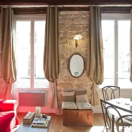 Apartment Authentic Marais Paris