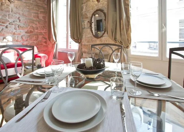 Authentic Marais Apartment *